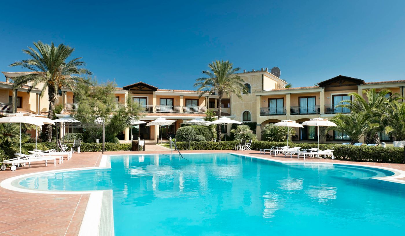 Hotel-Santa-Gilla-Pool-1