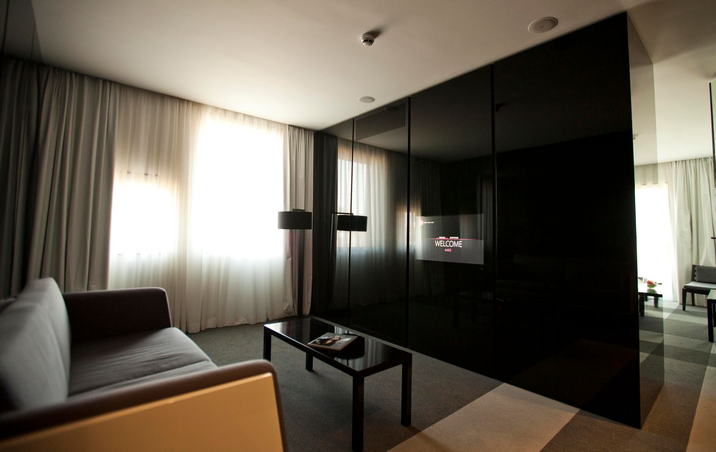 Graffit-Gallery-Hotel-Room-28