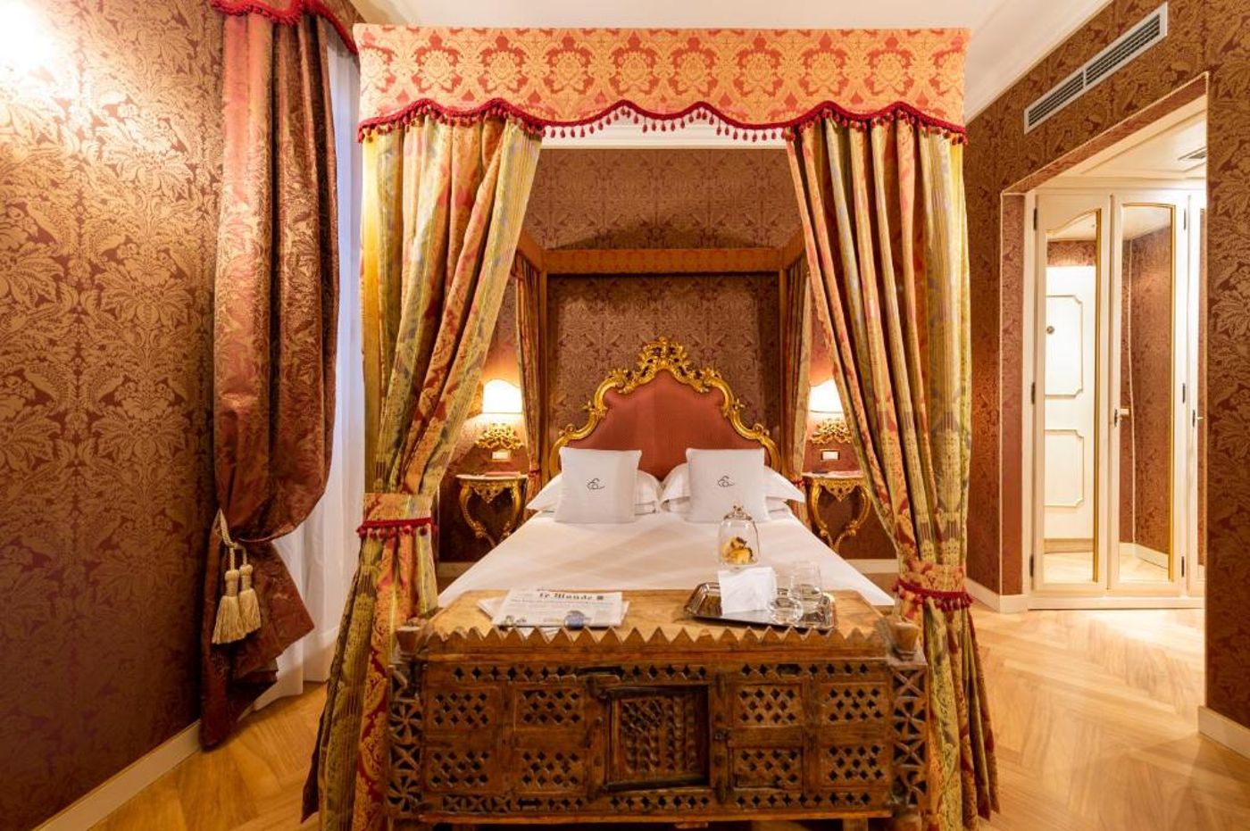 Antico-Doge---a-Member-of-Elizabeth-Hotel-Room-31