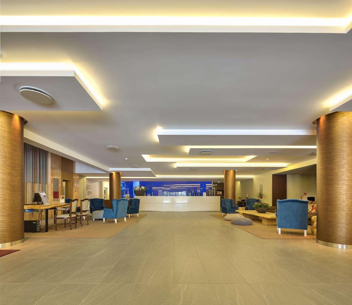 The-Views-Monumental-Lobby-57