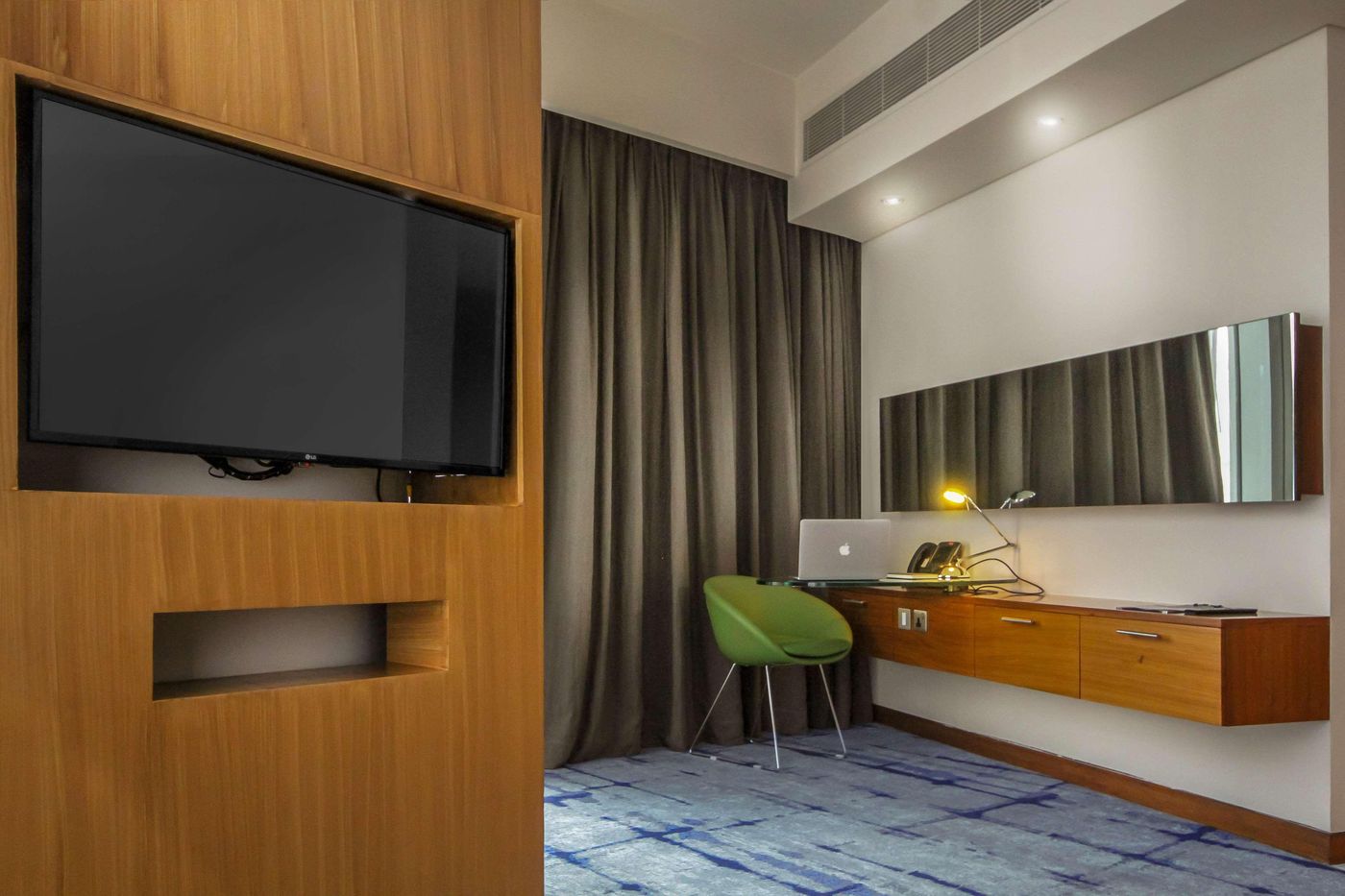 Media-One-Hotel-Room-34