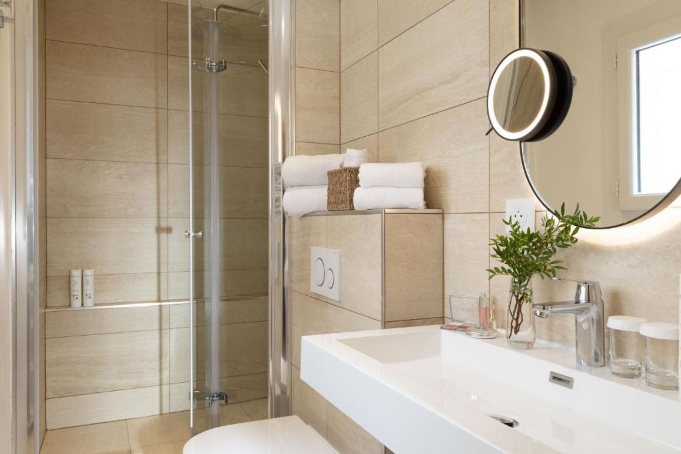 Hotel-Des-Deux-Continents-Room-23