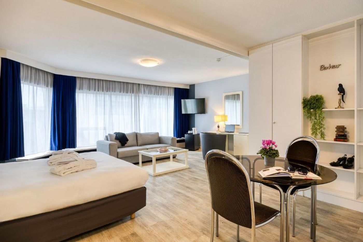 First-Euroflat-Hotel-Room-37