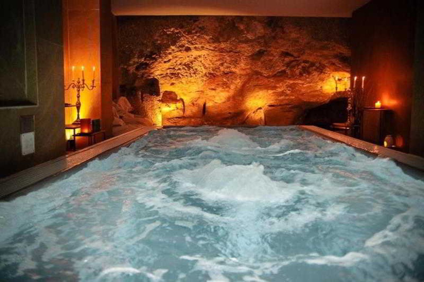 UNA-Hotel-One-Spa-Wellness-Pool-53