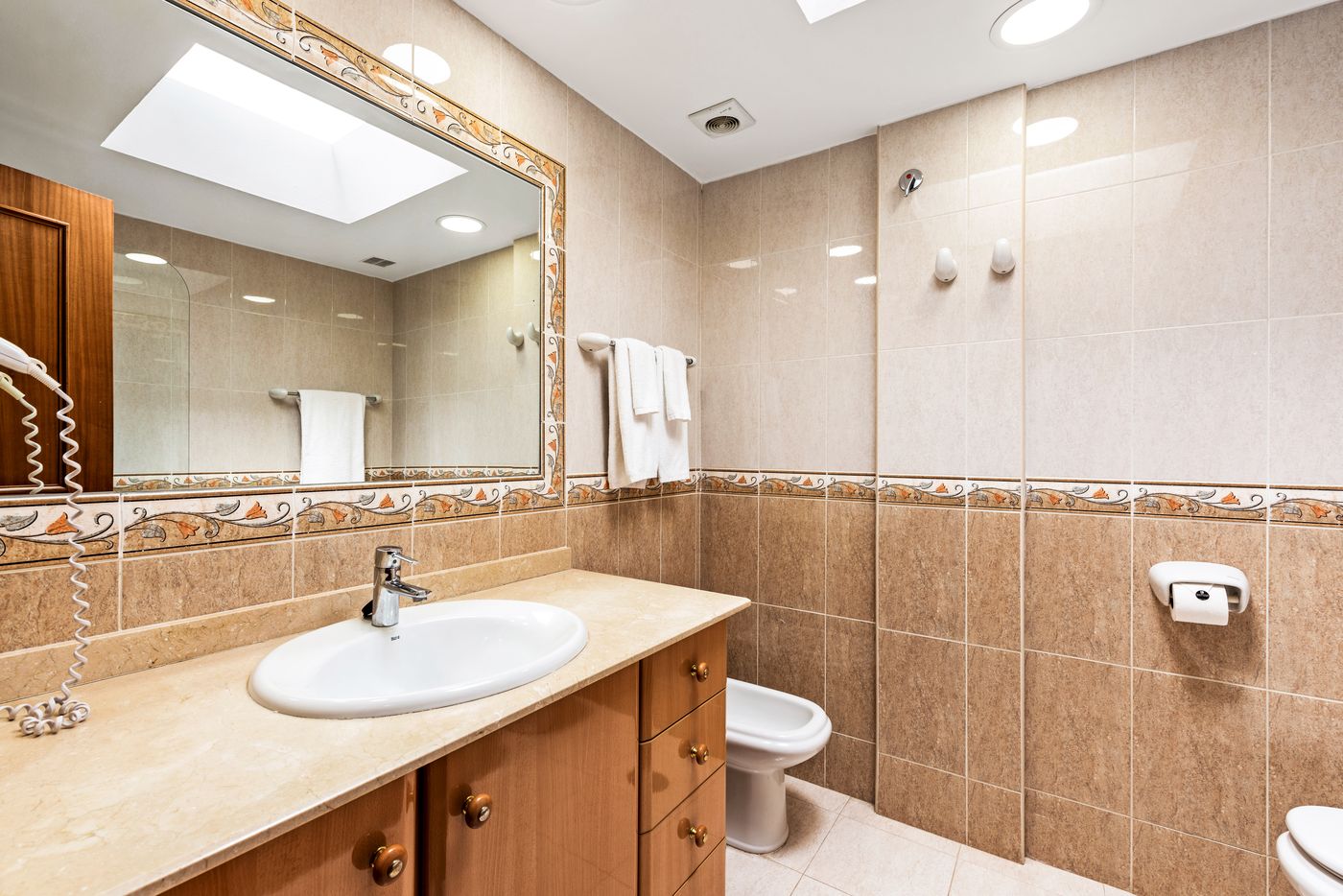 Macdonald-Villacana-Club-Room-38