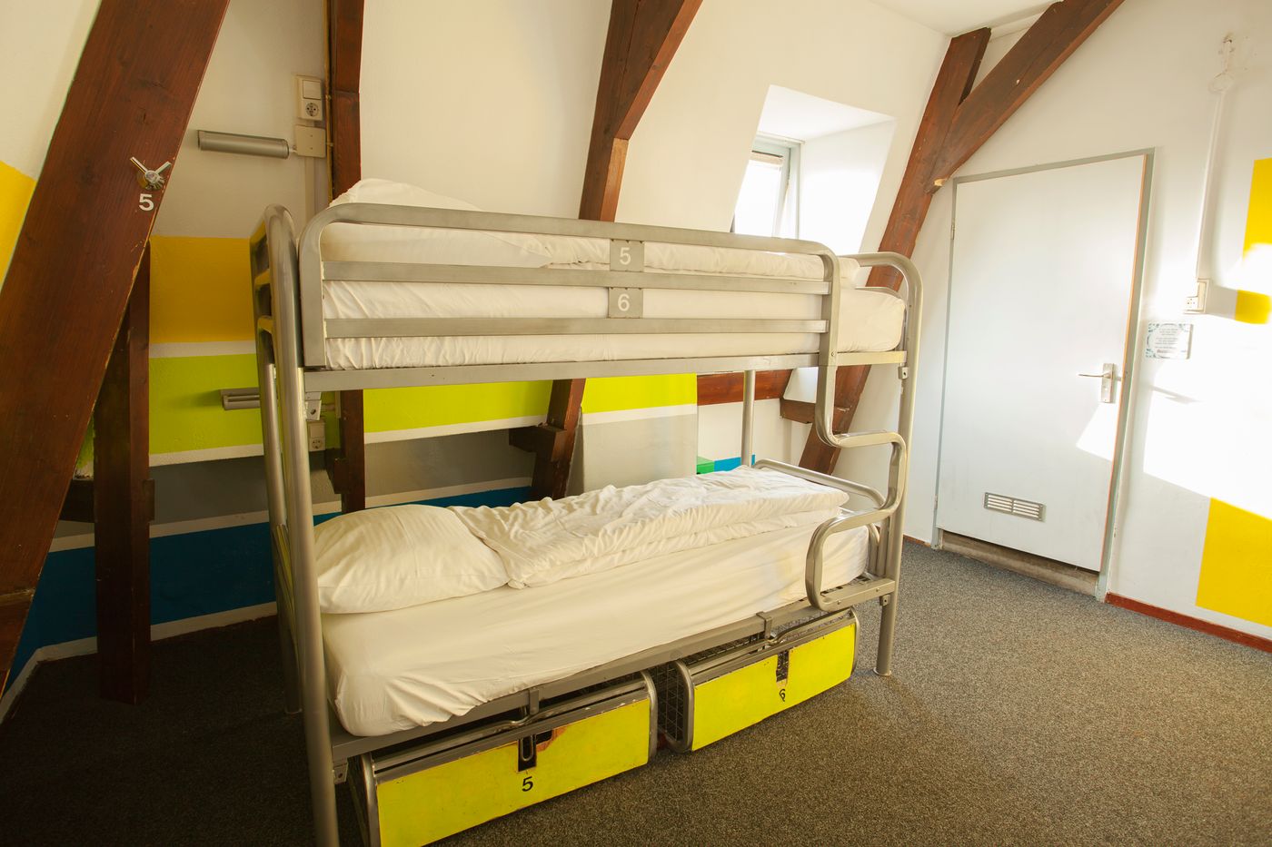 Flying-Pigs-Downtown-Hostel-Amsterdam-Room-14