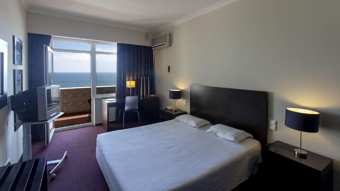 Carcavelos-Beach-Hotel-Room-16