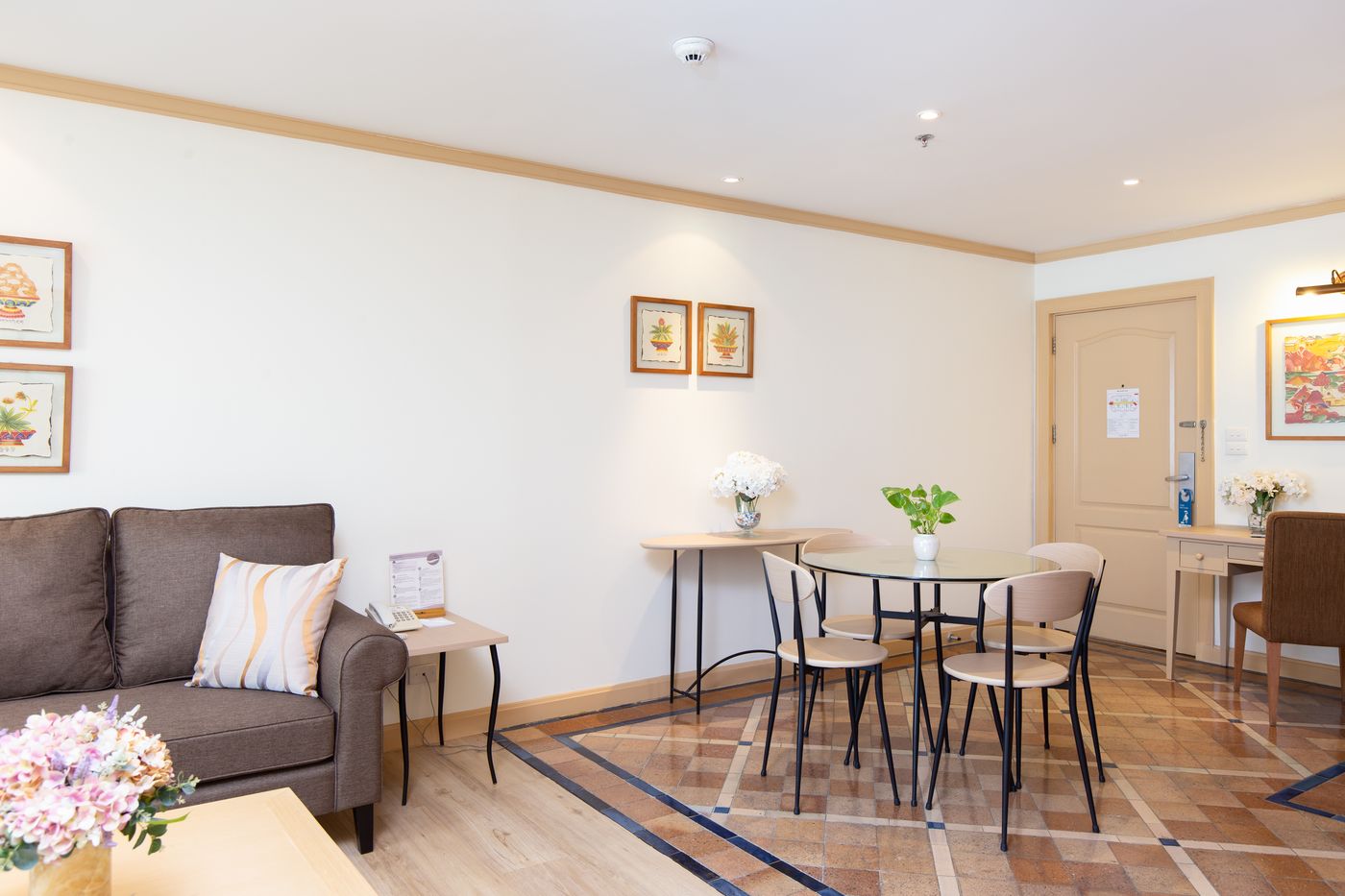Riverfront-Bangkok-Room-12