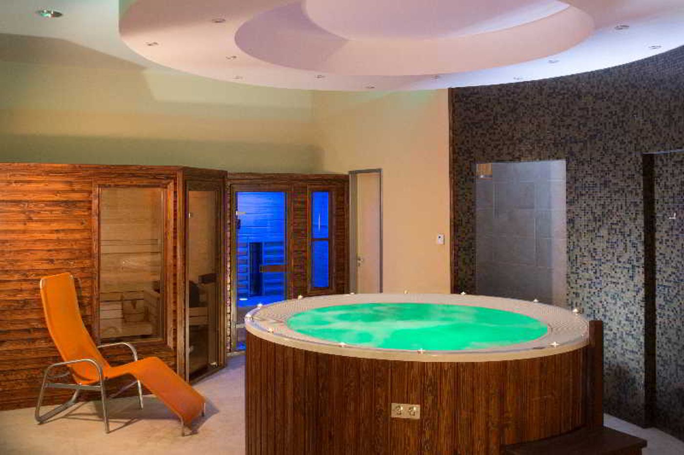 Queen-Elizabeth-Hotel-Pool-22