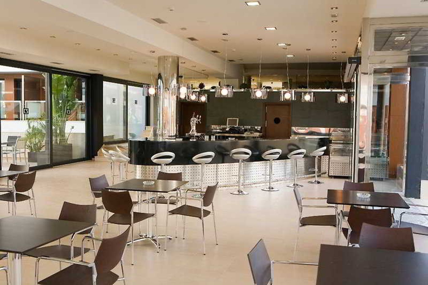 Conilsol-Hotel-y-Aptos-Bar-18