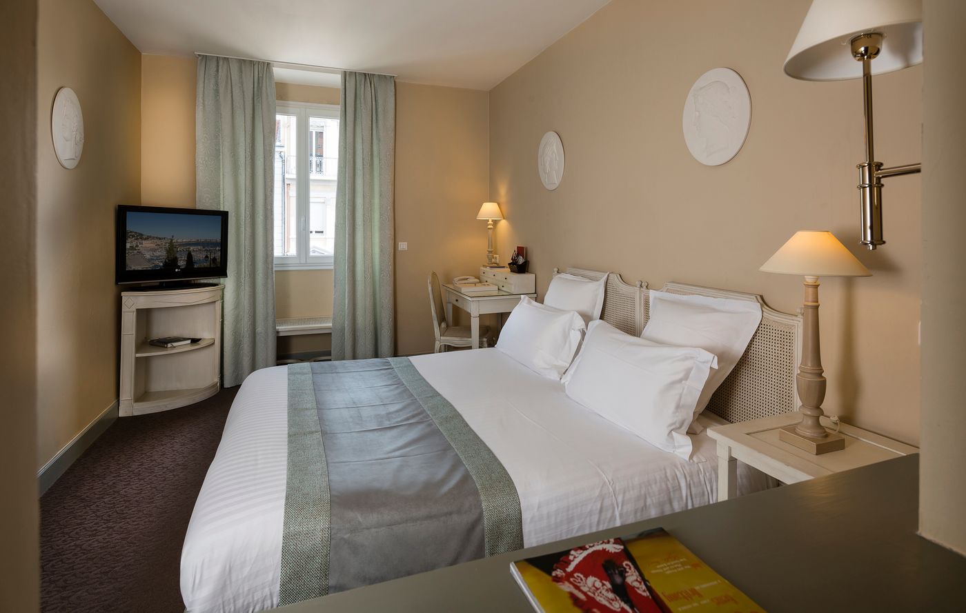 Le-Cavendish-Room-13