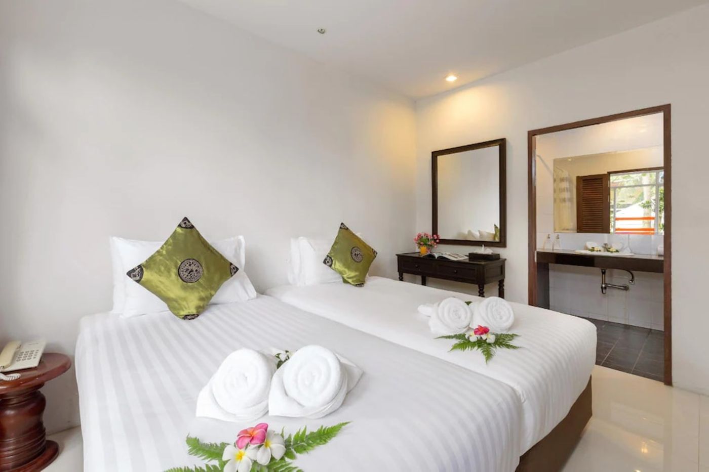 Phuket-Sea-Resort-SHA-by-ZUZU-Room-28