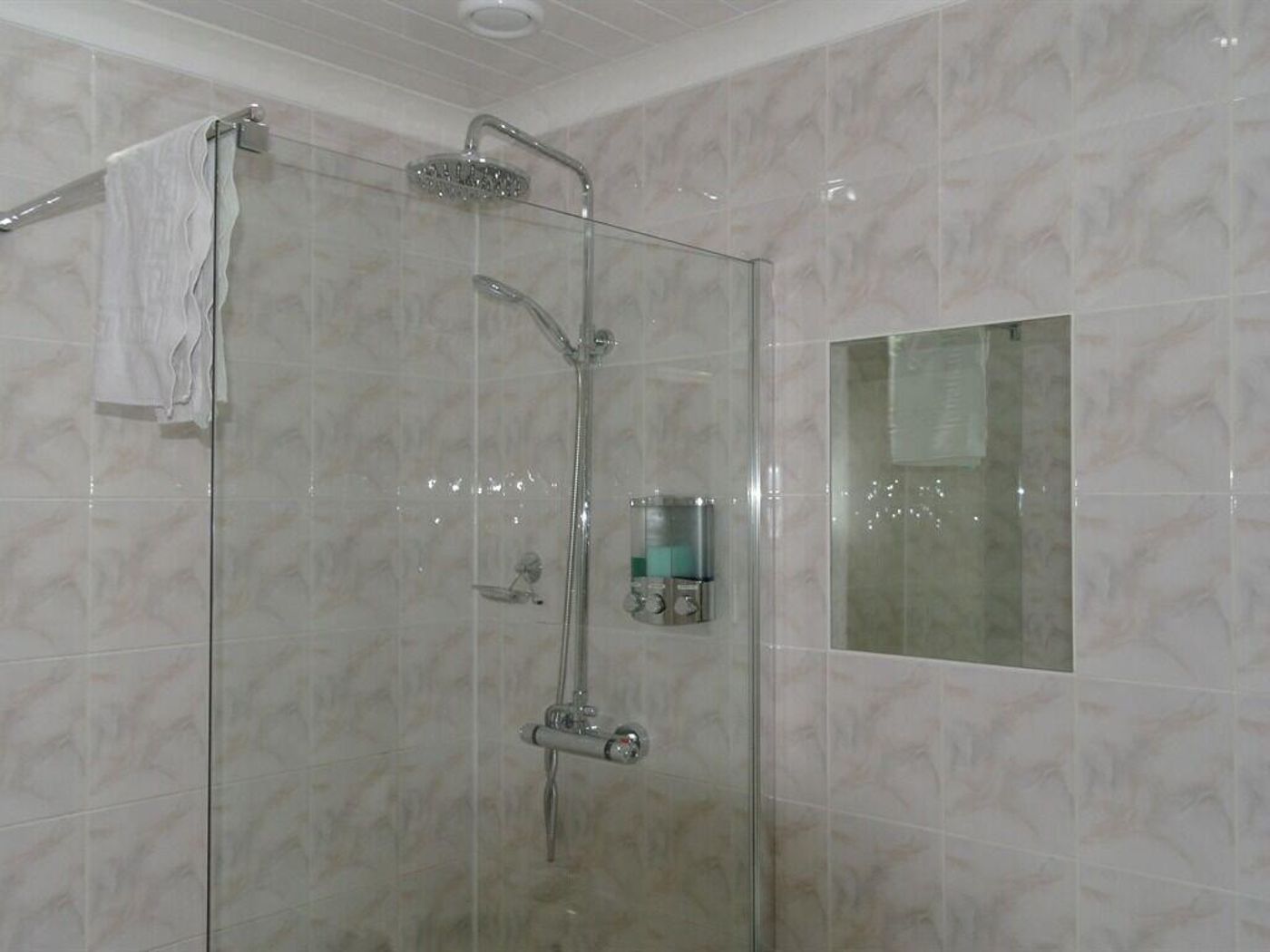 Gleniffer Hotel-United Kingdom-PAISLEY-Room-8