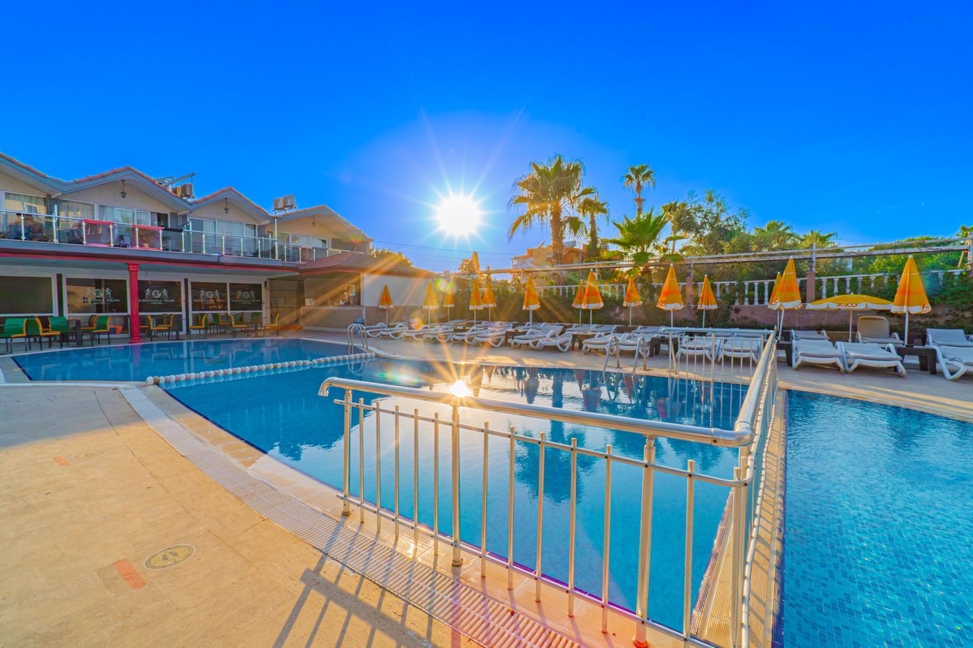 Sayanora-Hotel-Pool-8