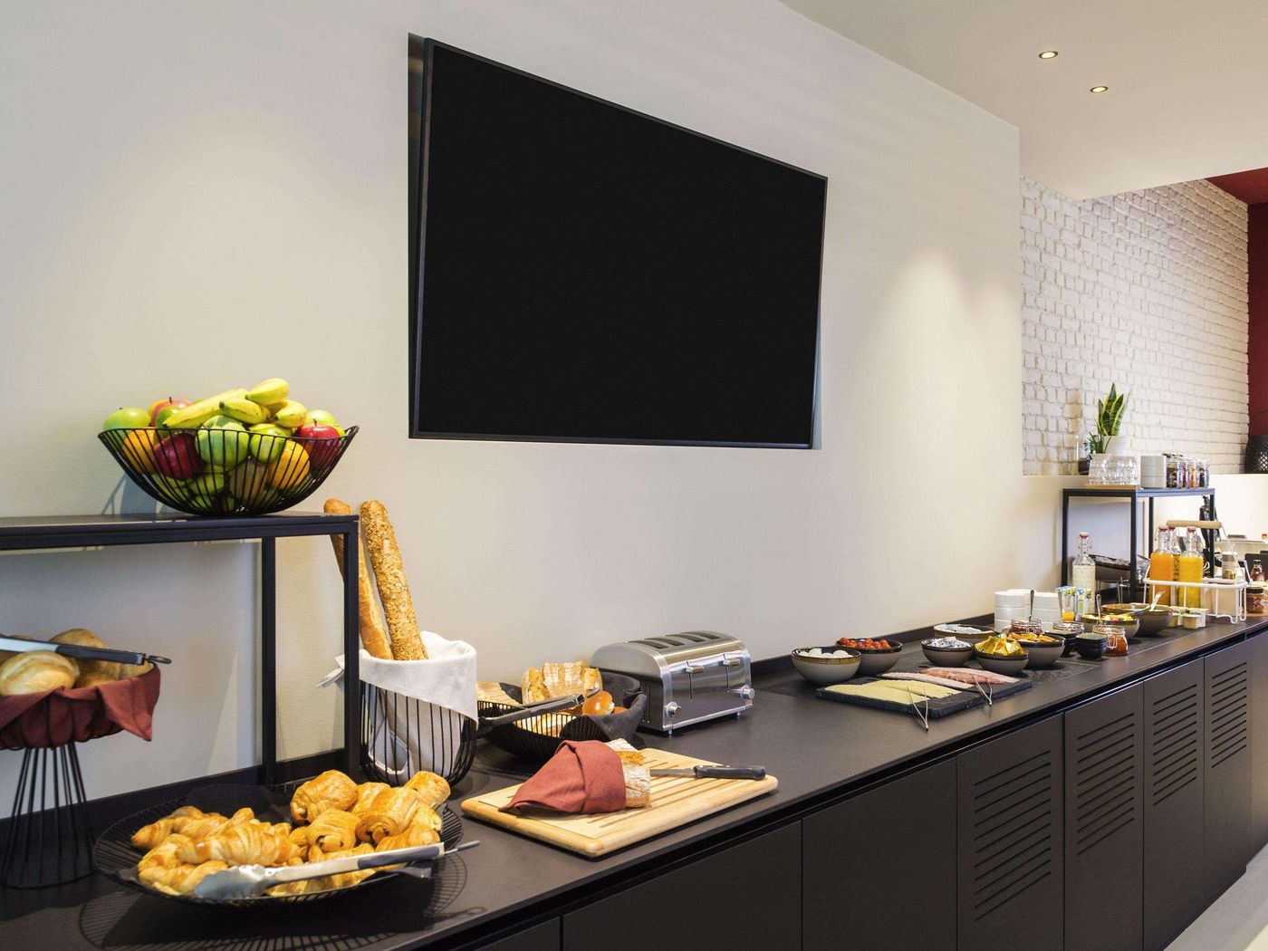 Ibis-Brussels-Centre-Chatelain-Restaurant-26