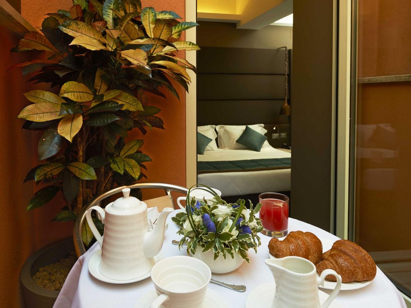 Harry-s-Bar-Trevi-Hotel---Restaurant-Room-45