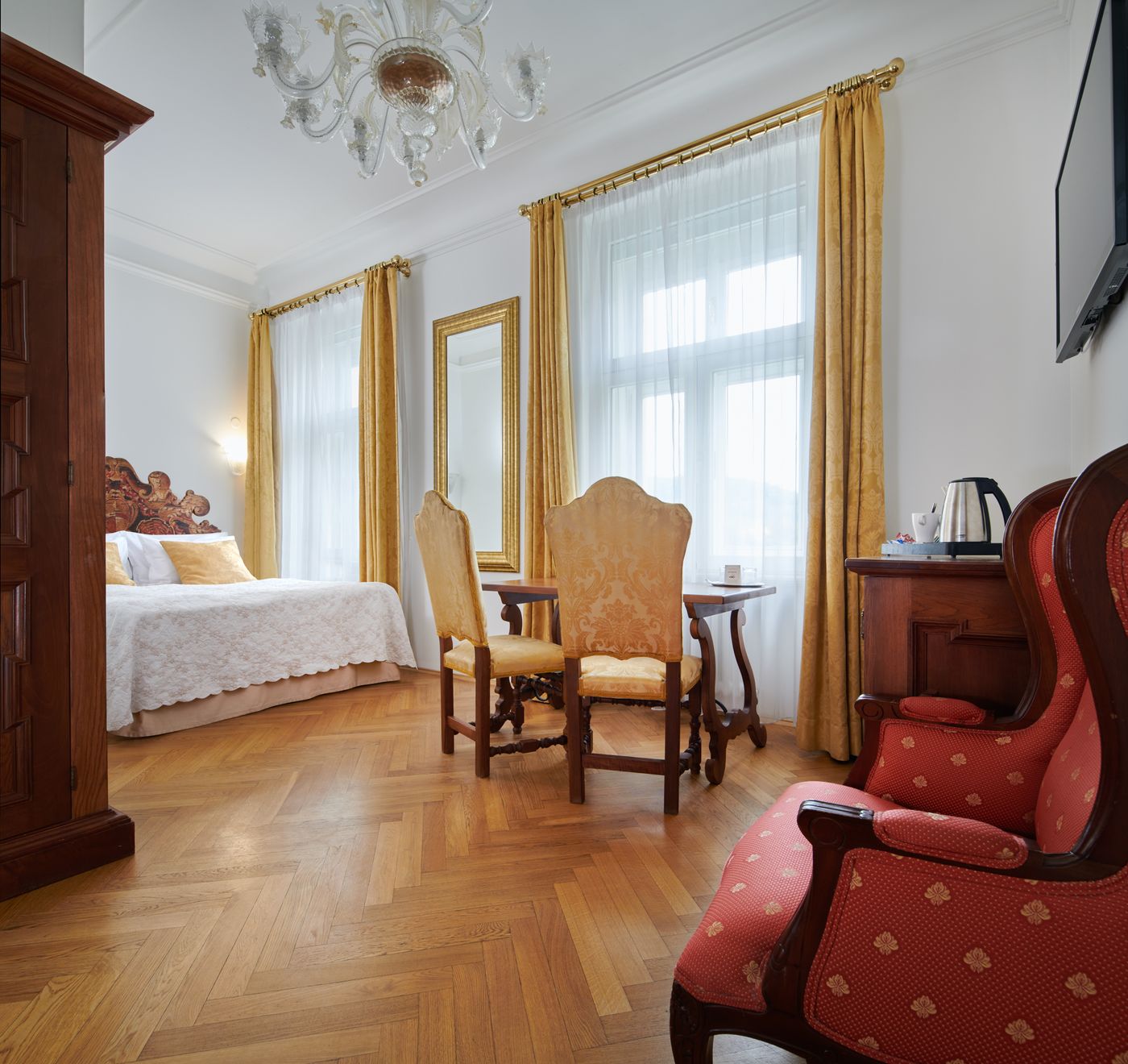 Charles-Bridge-Palace-Room-16