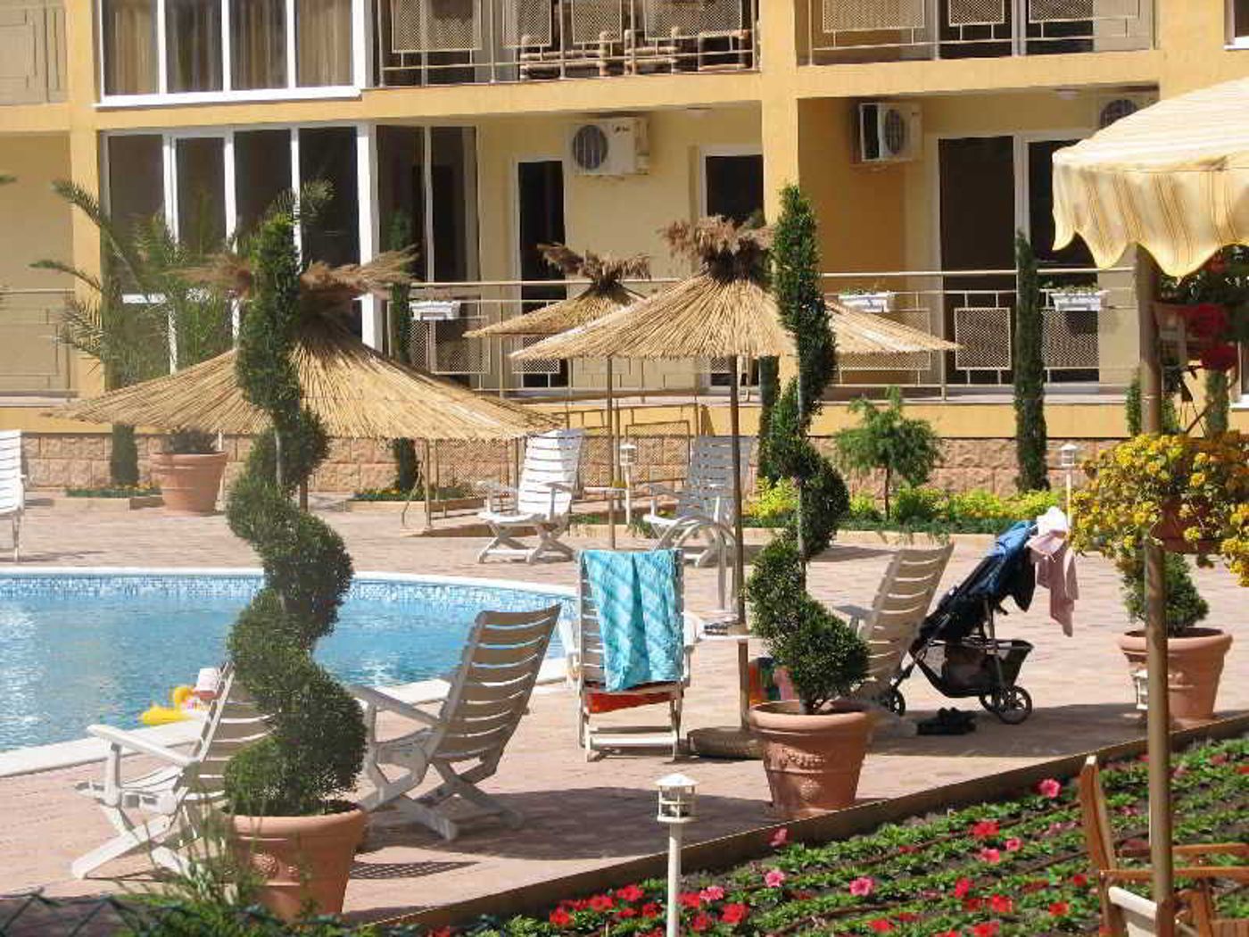 Joya-Park-Complex-Pool-17