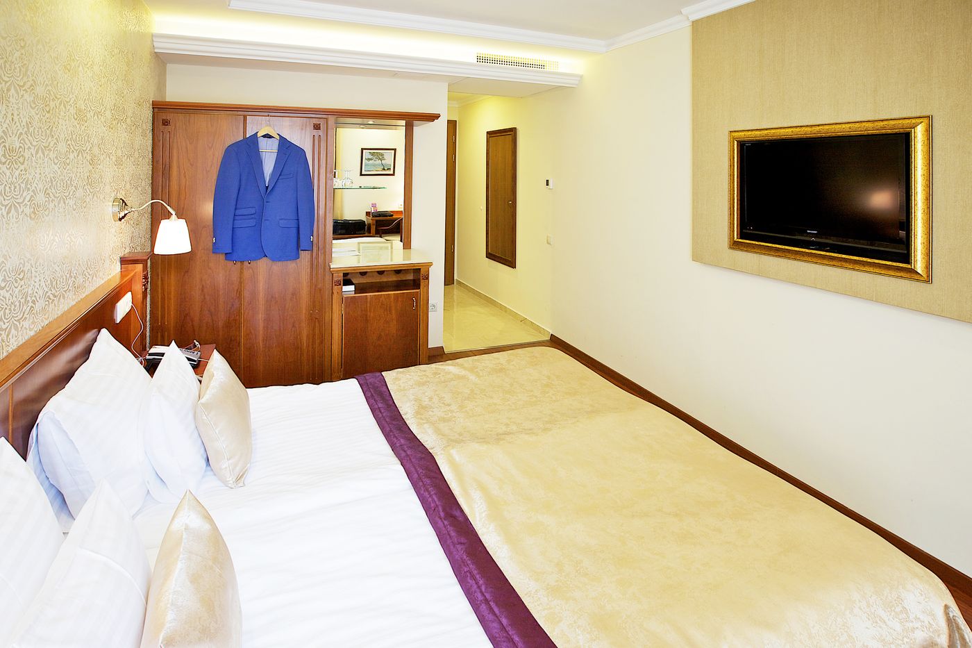 Gold-Hotel-Budapest-Room-20