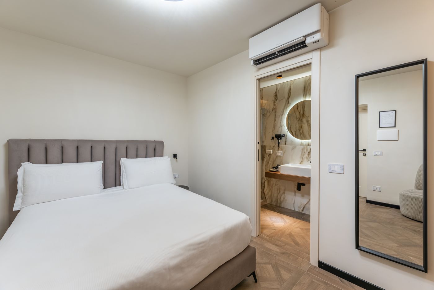 59-Steps-Trevi-Room-11