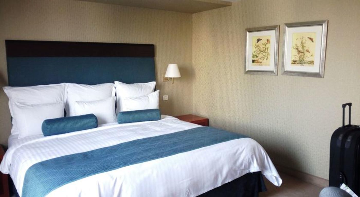 Korifi Suites Art Hotel