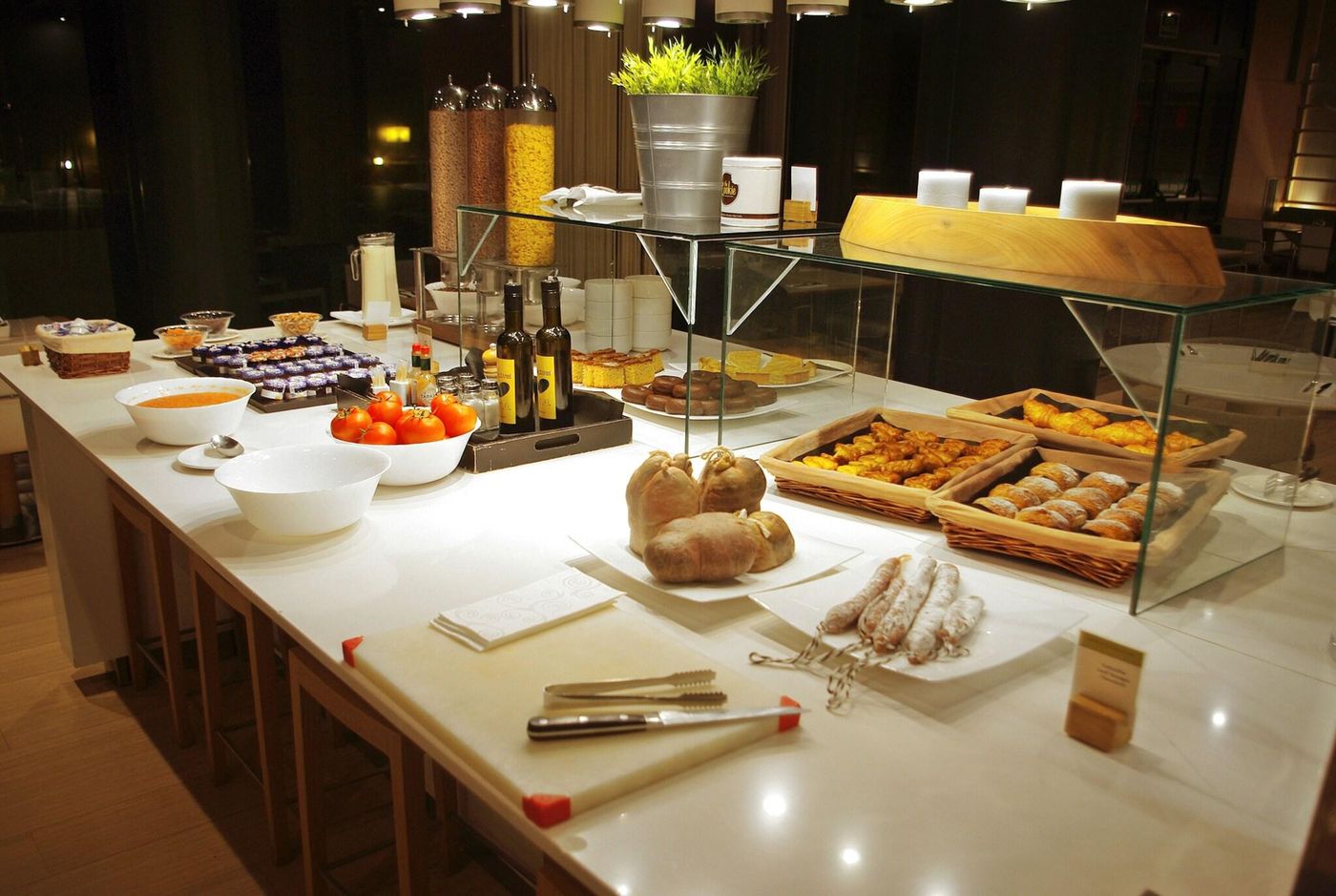 Doubletree-By-Hilton-Girona-Restaurant-34