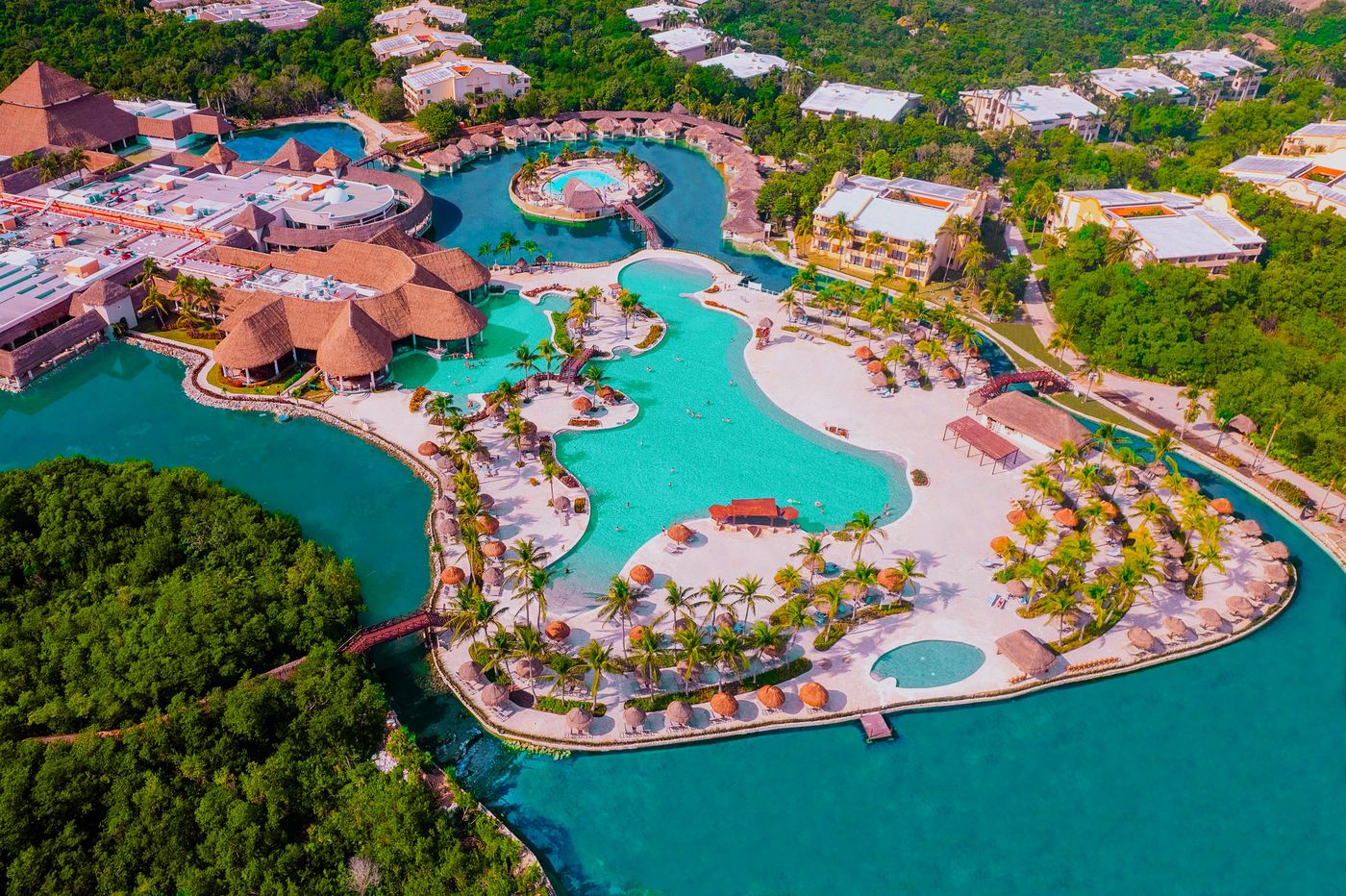 Grand-Palladium-White-Sand-Resort---Spa-All-Incl--Pool-2