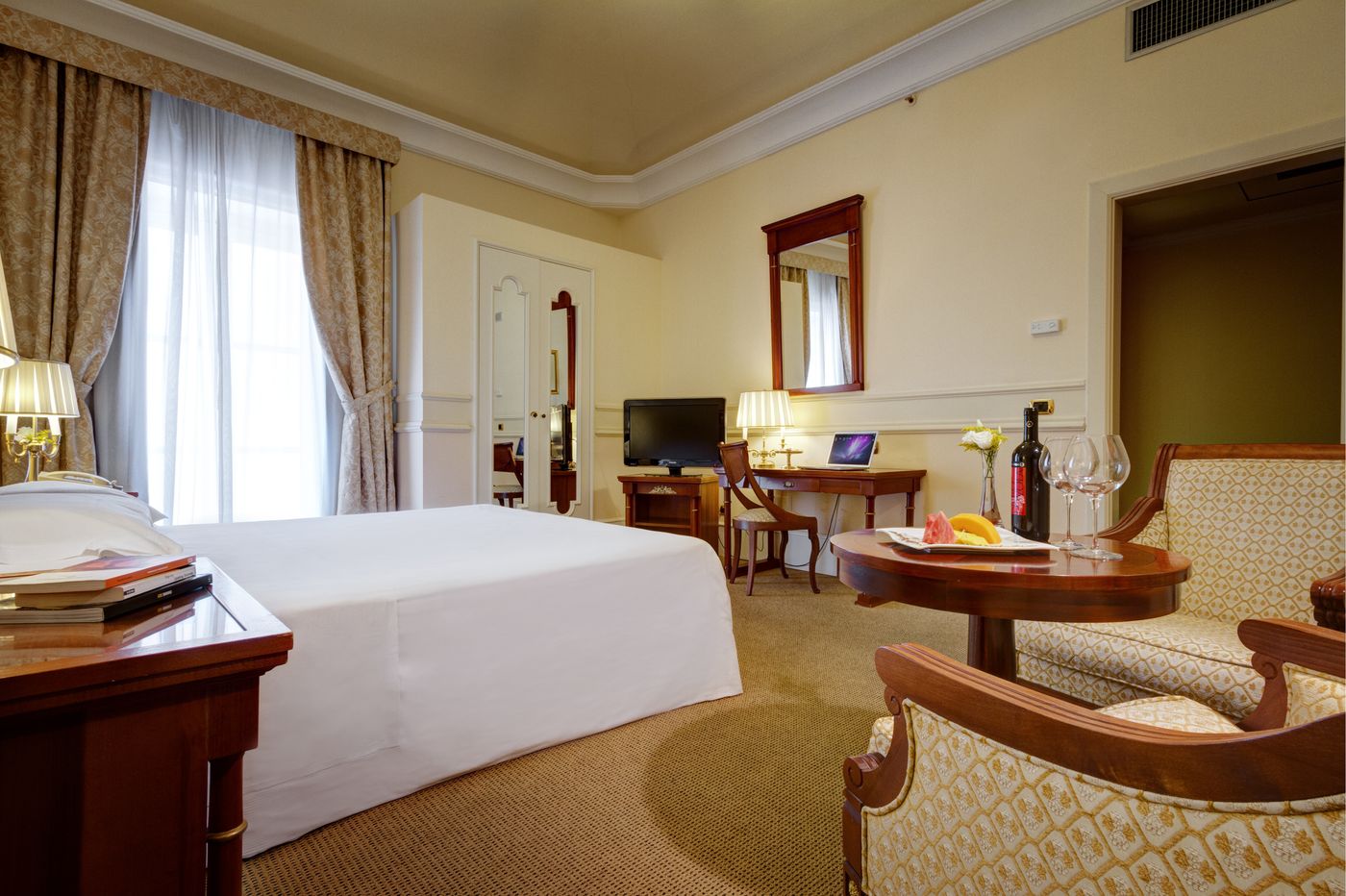 Grand-Hotel-et-des-Palmes-Room-18