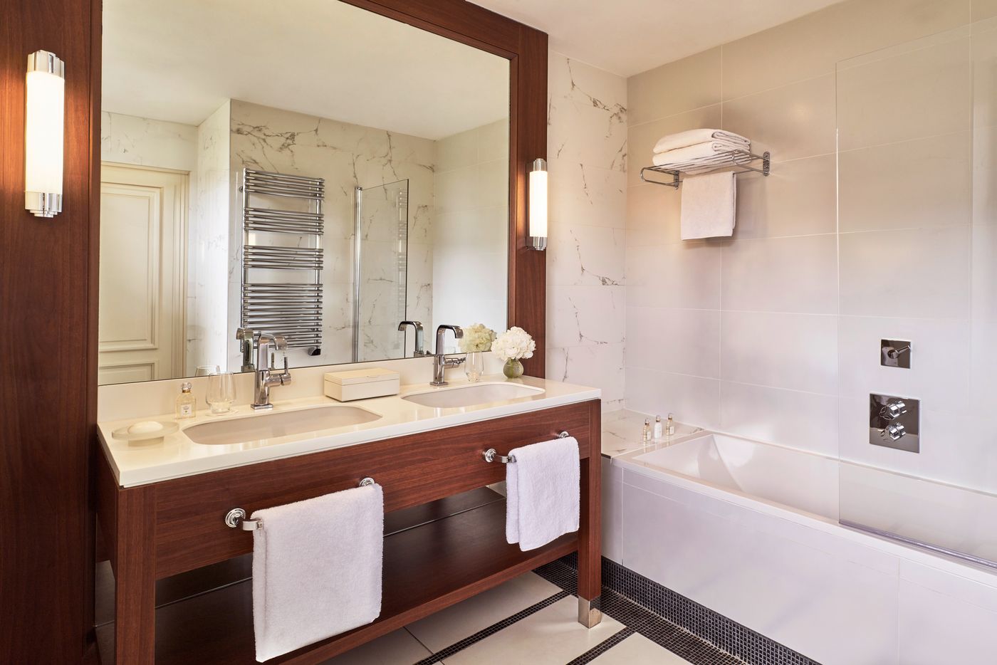 H----tel-Barri----re-Le-Majestic-Cannes-Room-52