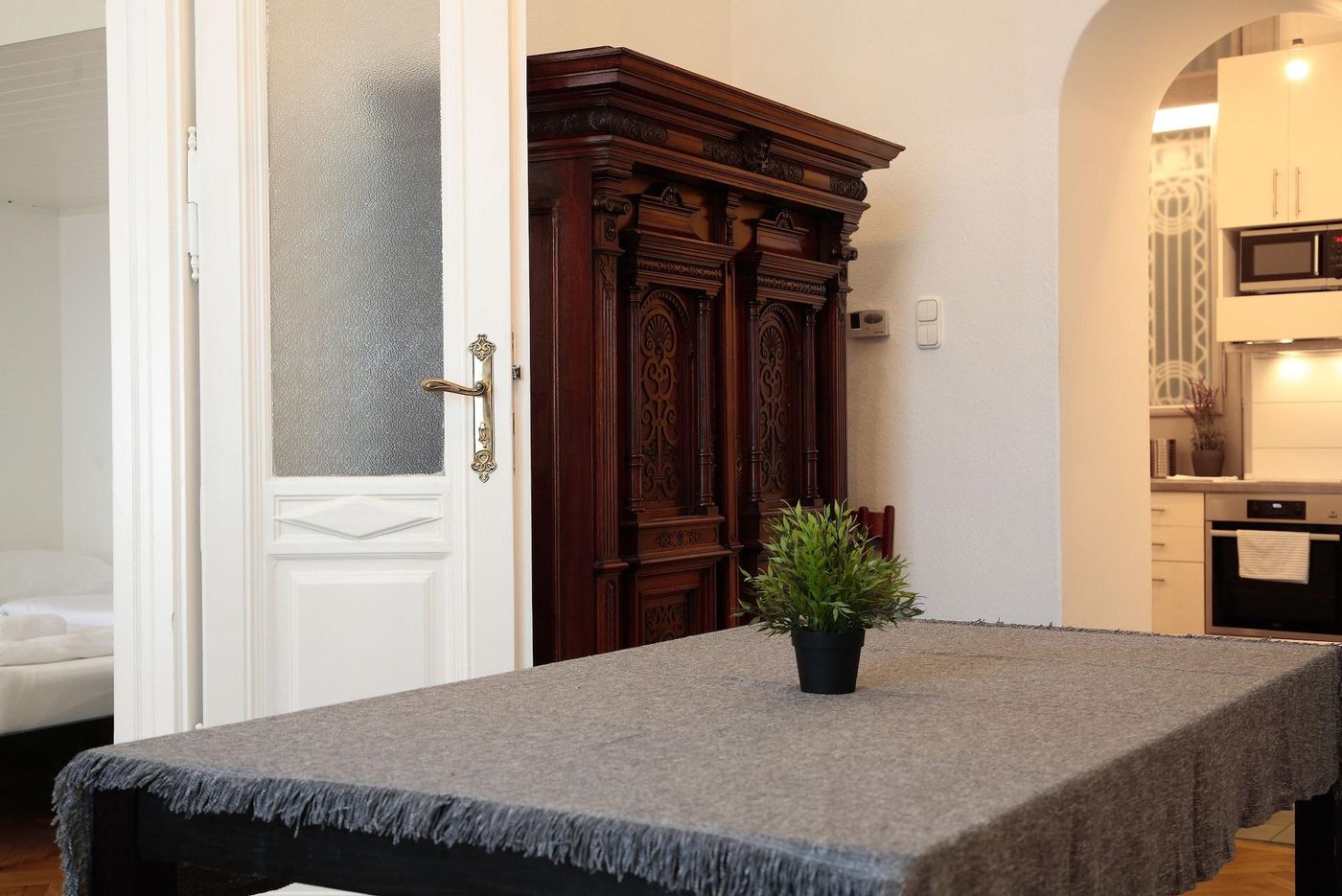 Maverick-Apartments---Vintage-Doubles-Room-6