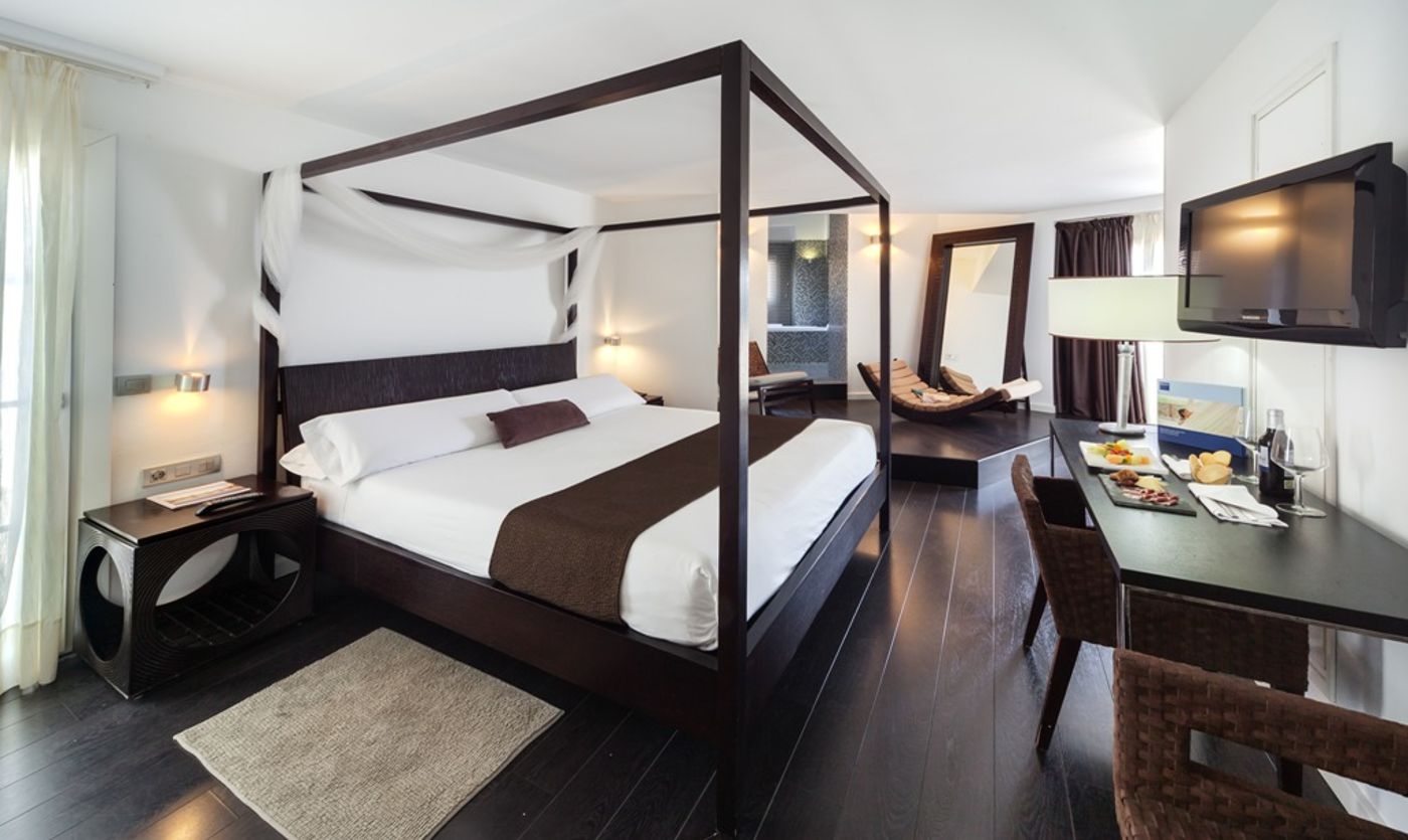 Occidental Santa Cruz Contemporaneo