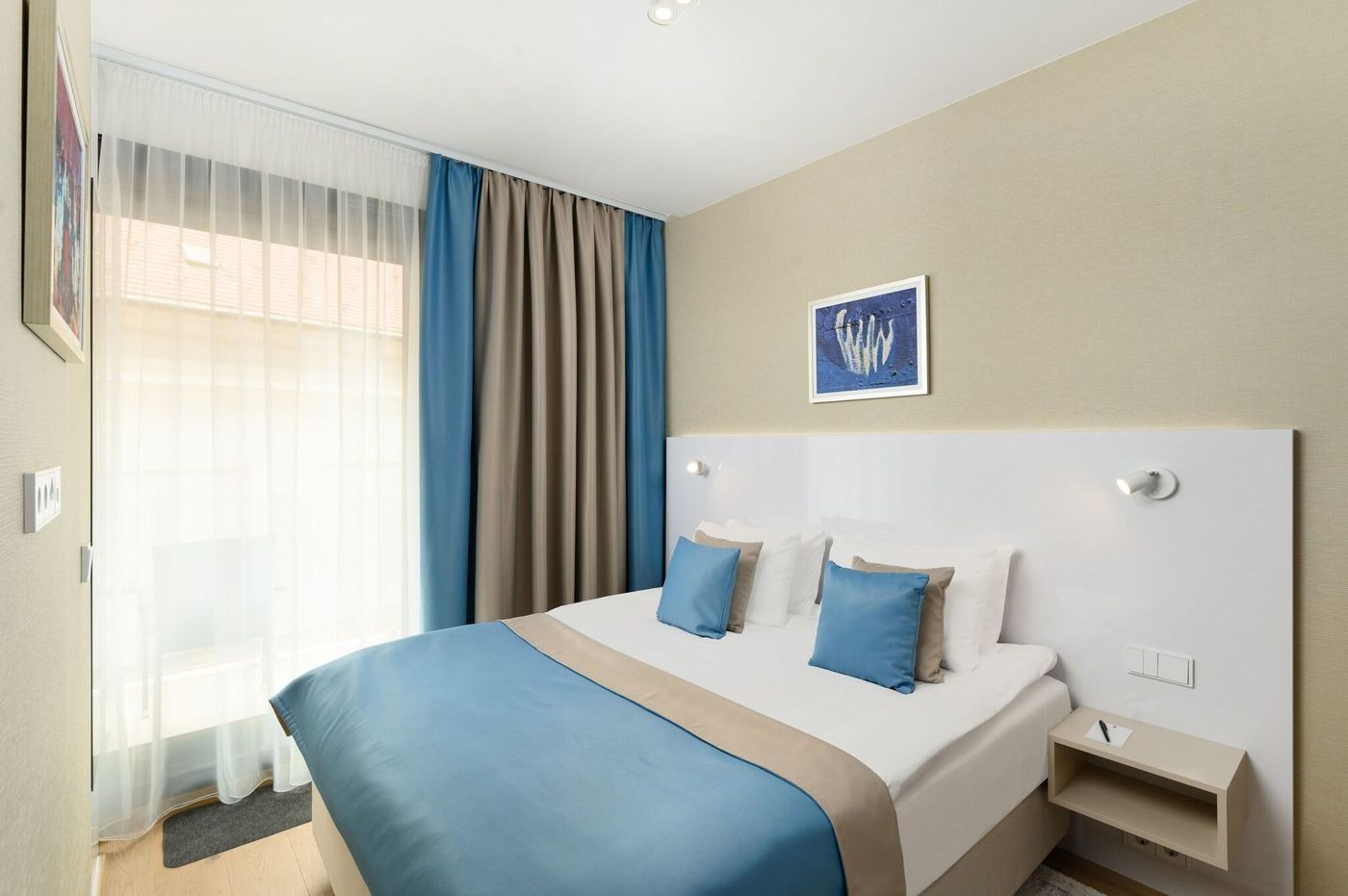 Hotel-Emerald---Suites-Room-82