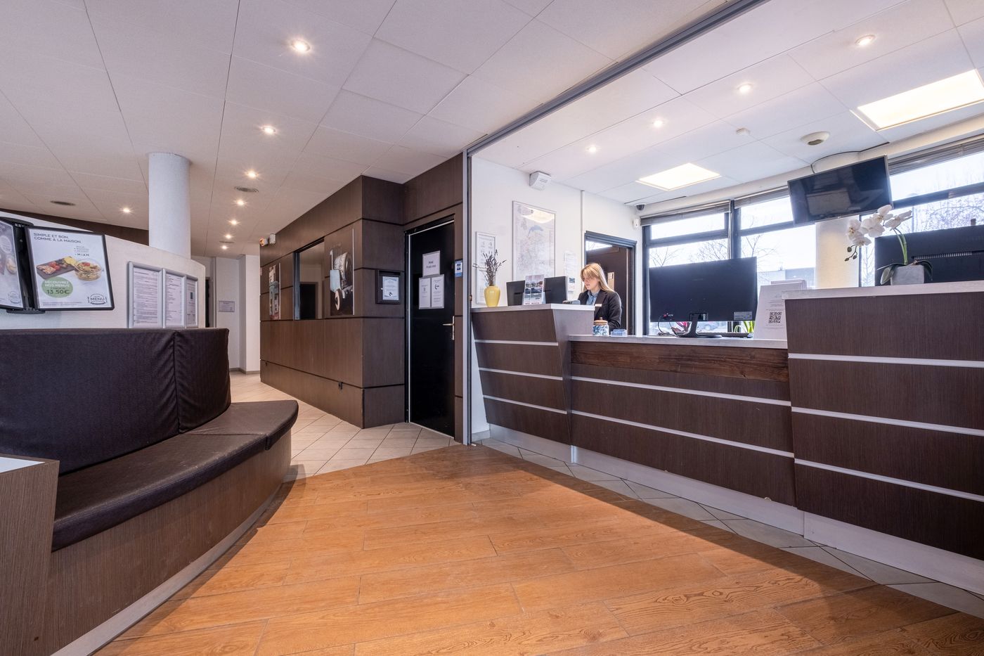 Comfort Aparthotel Les Hauts dAnnecy-France-Annecy (SEYNOD)-Lobby-6