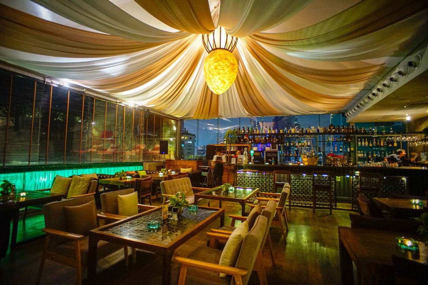 Galleria-10-Sukhumvit-by-Compass-Hospitality-Bar-15