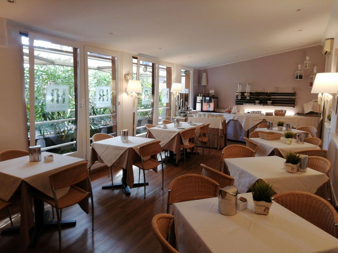 Roberta-Restaurant-13