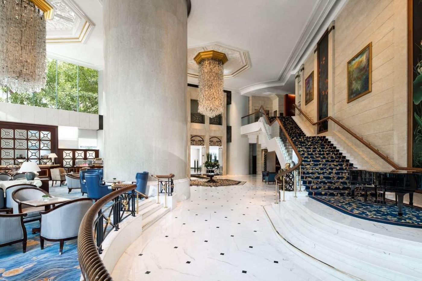 Island-Shangri-La-Hong-Kong-Lobby-12