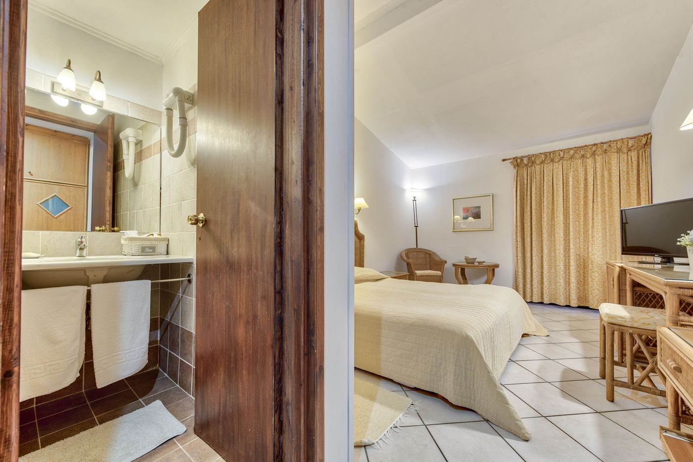 Aquarius-Hotel-Room-11