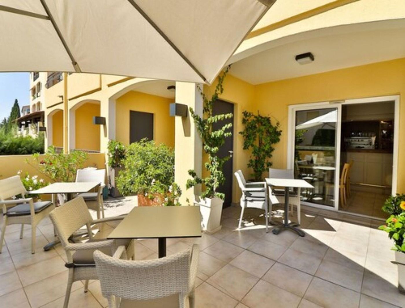 Hotel-Le-Petit-Prince-Restaurant-1