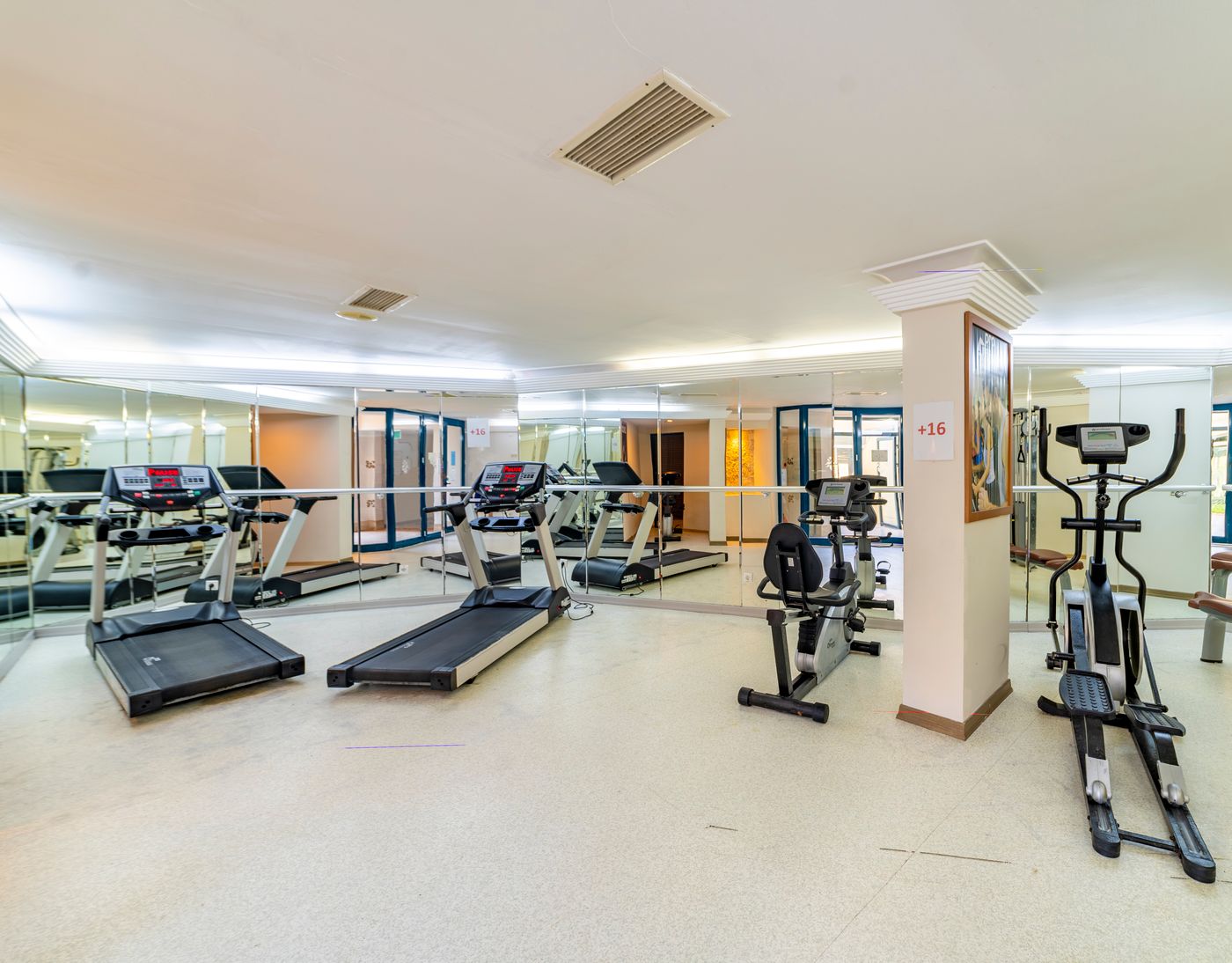 Queen-s-Park-Le-Jardin-Sports-and-Entertainment-32