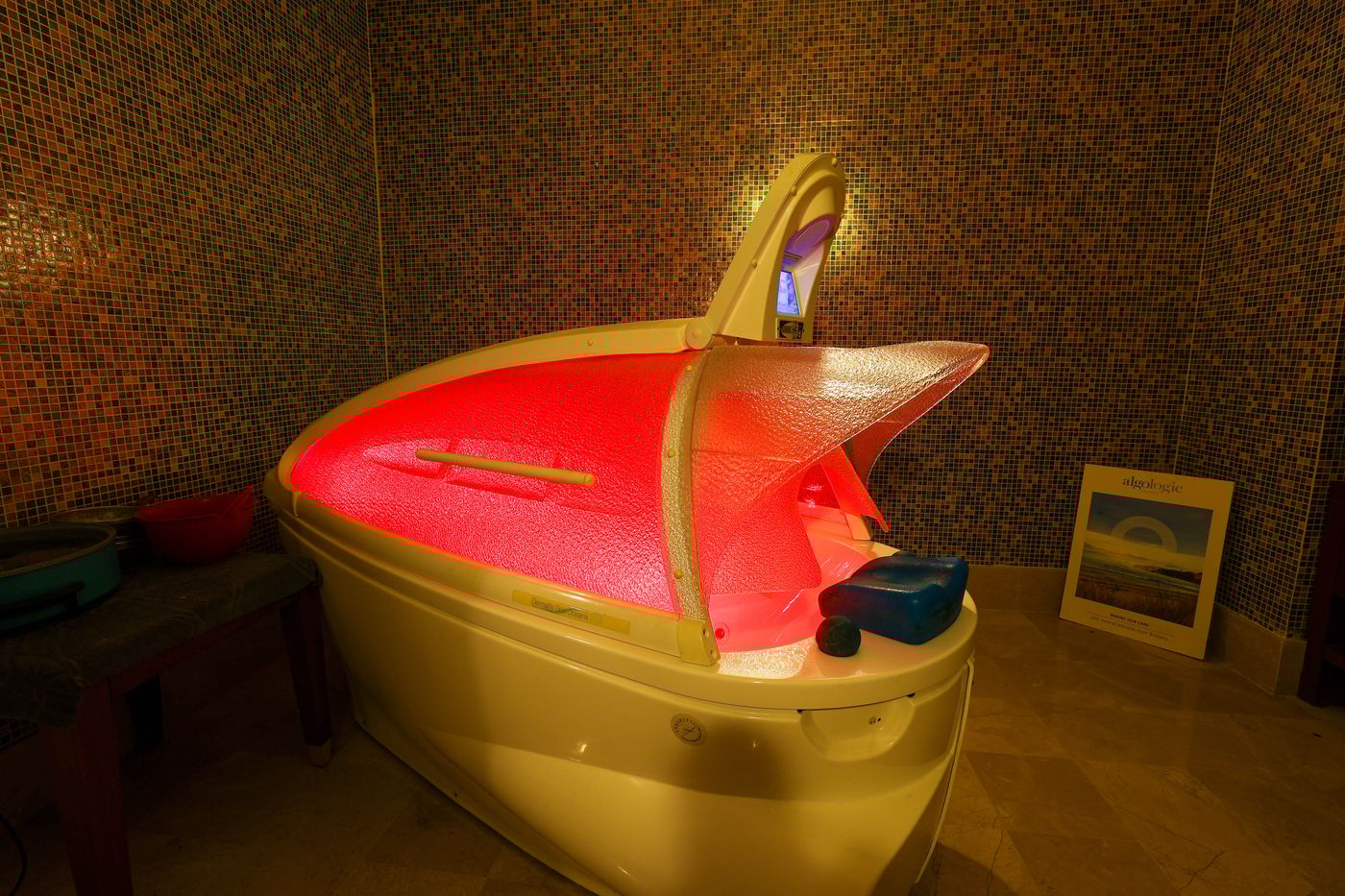 Crystal Deluxe Resort 