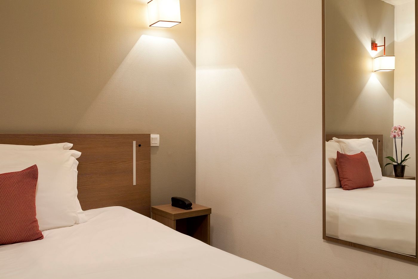 Comfort-Suites-Cannes-Mandelieu-Room-37