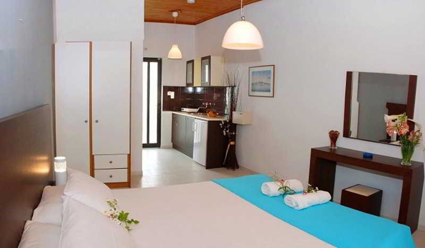 Eleni-s-Garden-Room-24