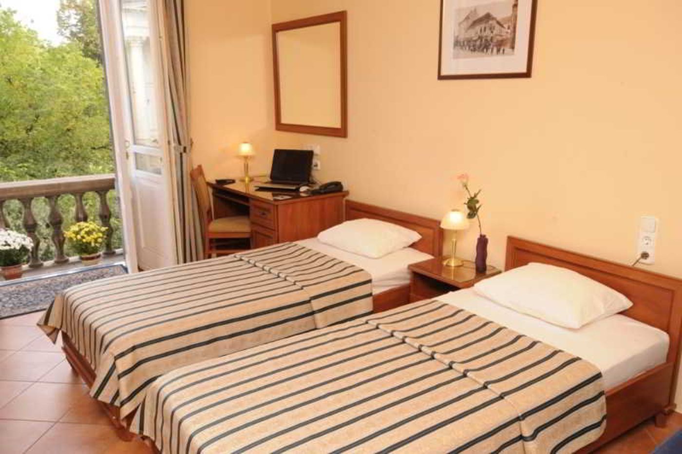 Budapest Museum Central-Hungary-BUDAPEST-Room-7