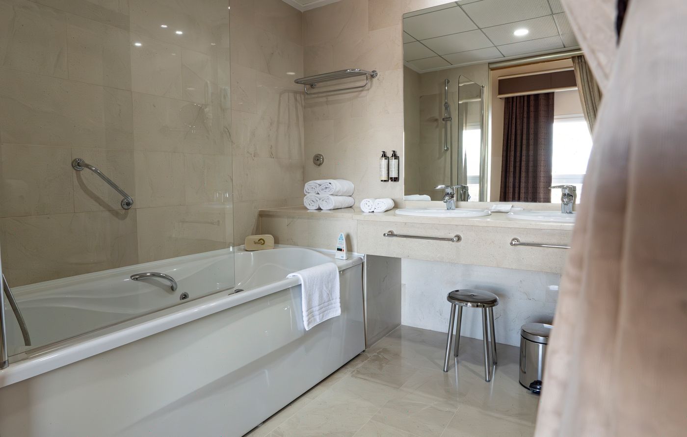 Puerto-Juan-Montiel-Spa-and-Base-N----utica-Room-37