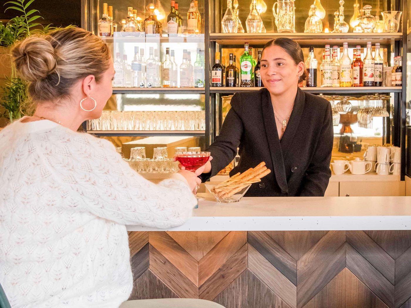 Hotel-Mercure-Paris-Bercy-Bibliotheque-Bar-19