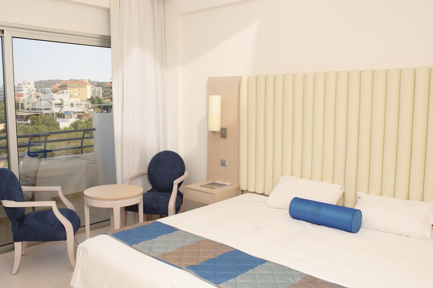 Tsokkos-Vrissiana-Beach-Hotel-Room-14