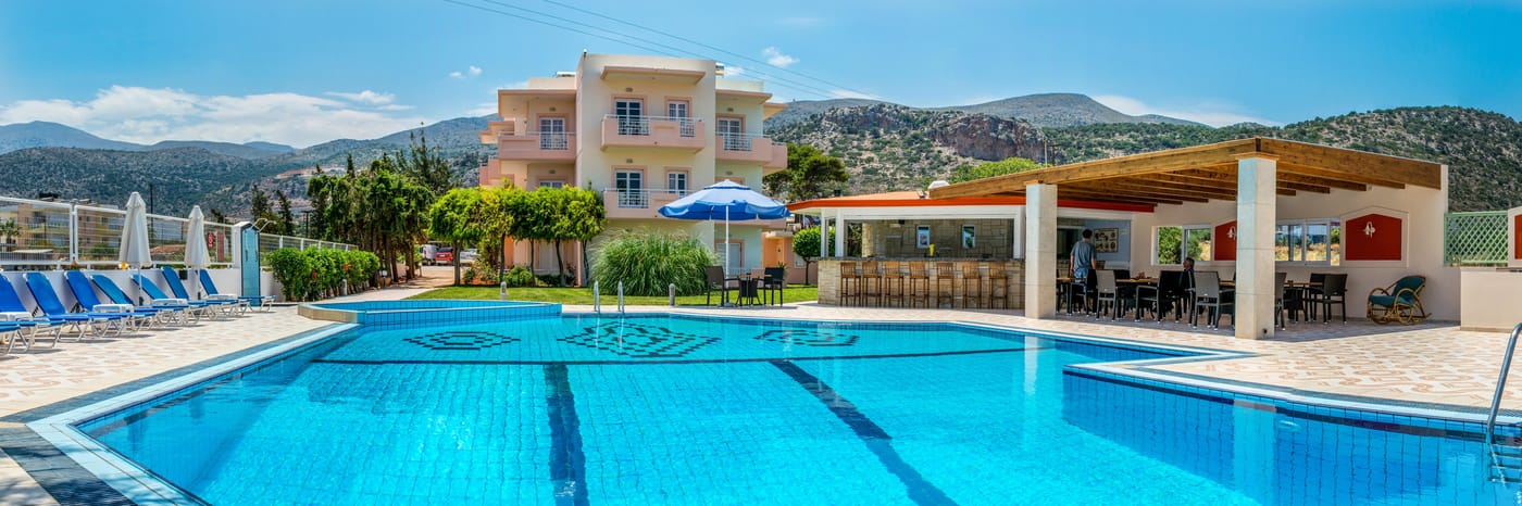 Manolis-Apartments-Pool-1