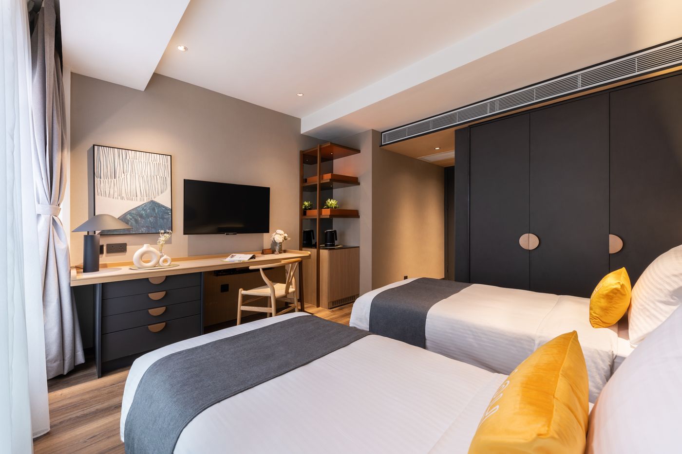 Dash-Living-On-Prat-Room-7