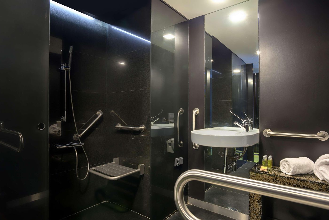 Doubletree-by-Hilton-Lisbon---Fontana-Park-Room-37