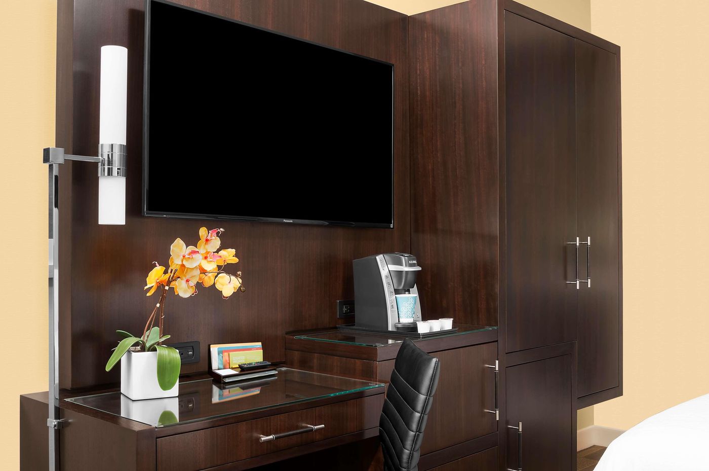 Hilton-Garden-Inn-New-York-Times-Square-Central-Room-7